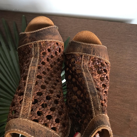 Sbicca vintage Caged Genuine Leather Clogs - Picture 3 of 4